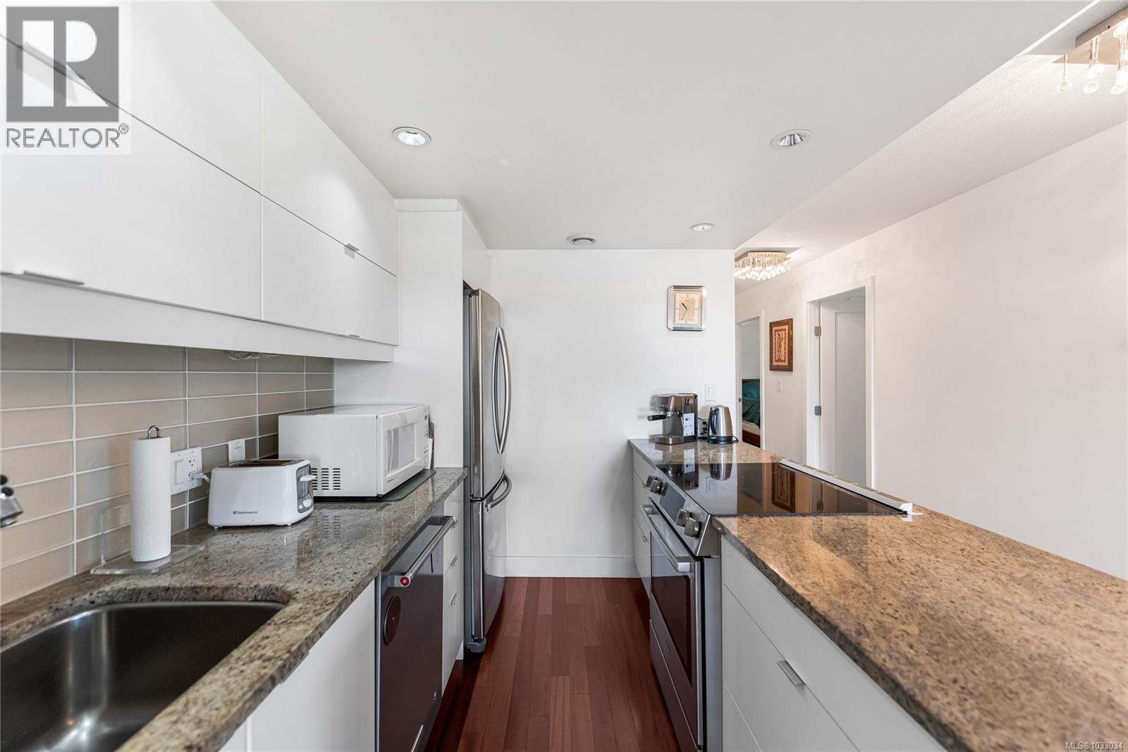 205 2910 Cook Street, Victoria