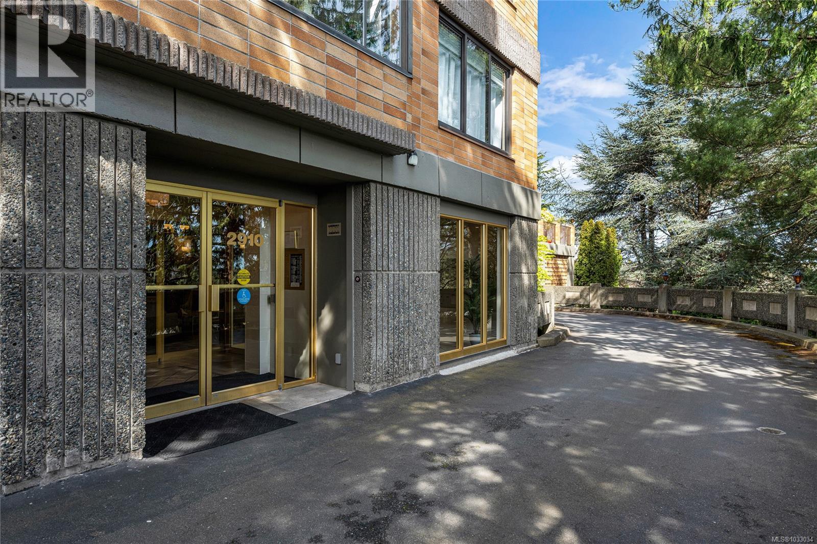 #205 2910 Cook St - 24