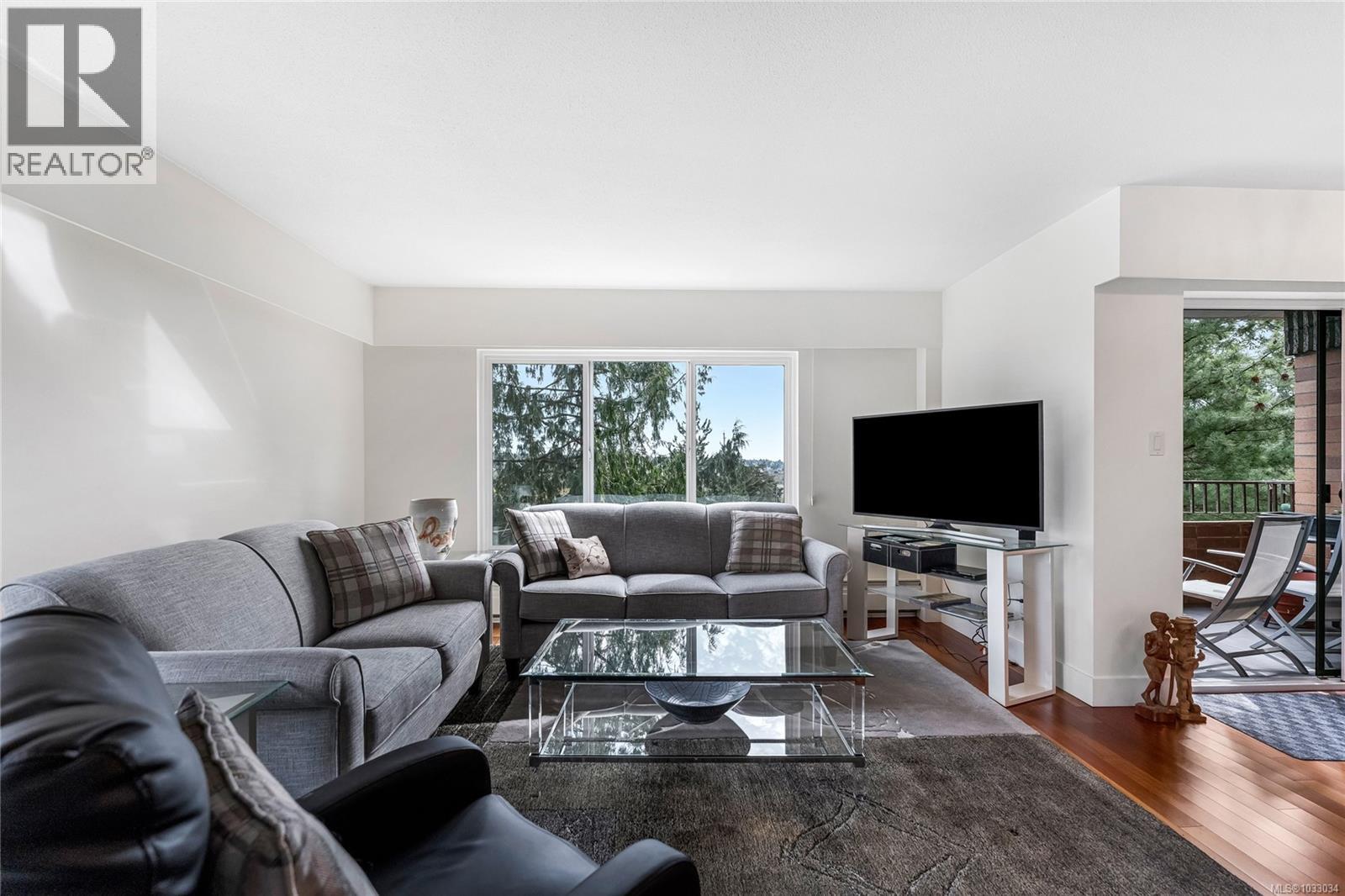 205 2910 Cook Street, Victoria