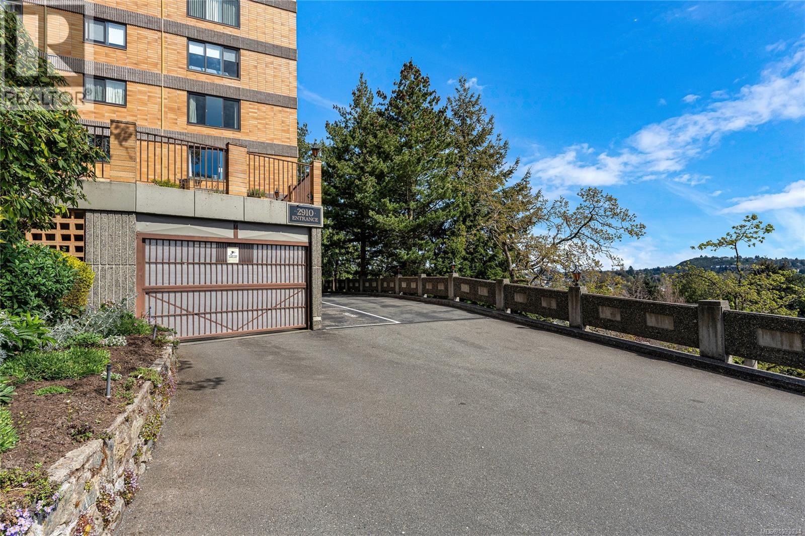 205 2910 Cook Street, Victoria