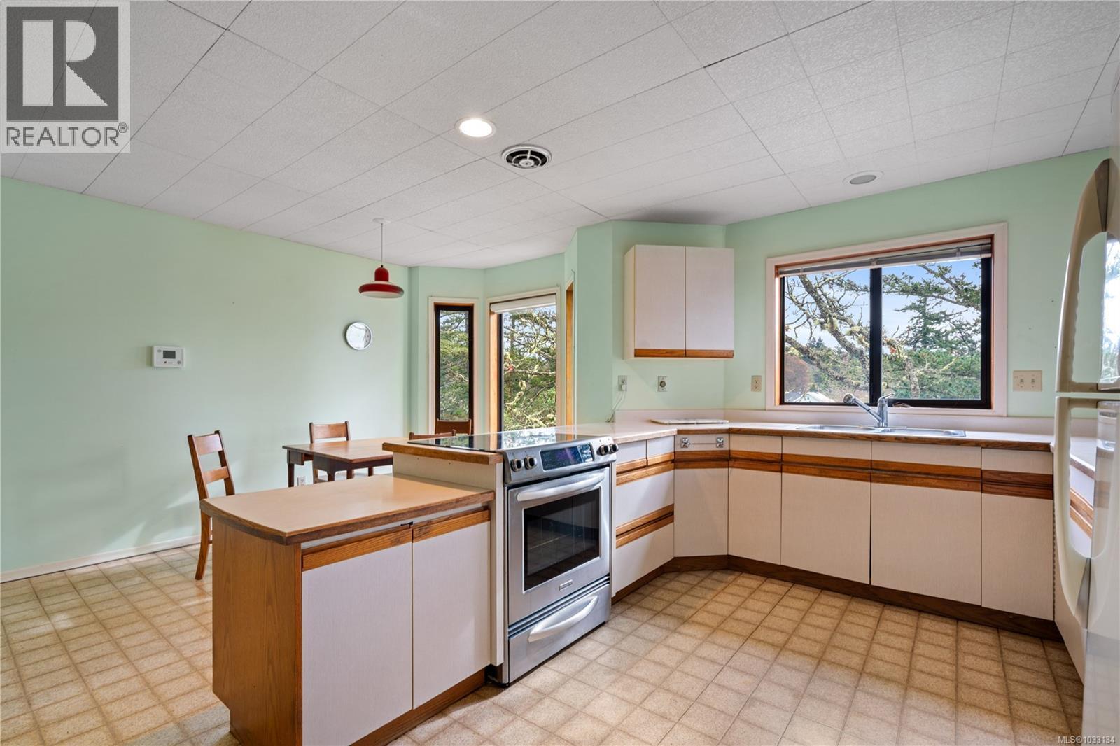  312 Bessborough Avenue, View Royal