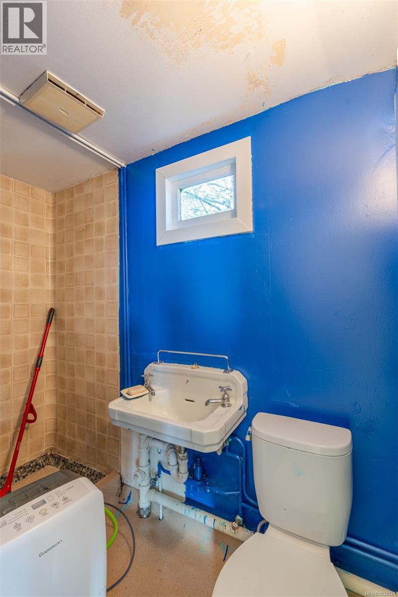310 Bessborough Ave — photo 52