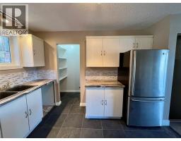 Full bathroom - 148 Gwillim Crescent, Tumbler Ridge, BC V0C2W0 Photo 9