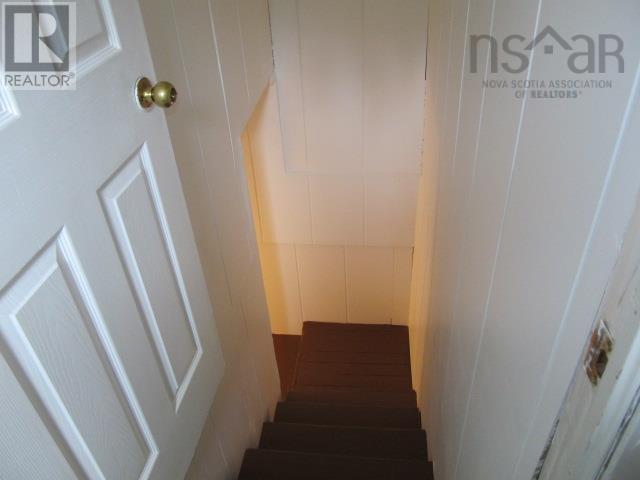 To Lower Level Suite