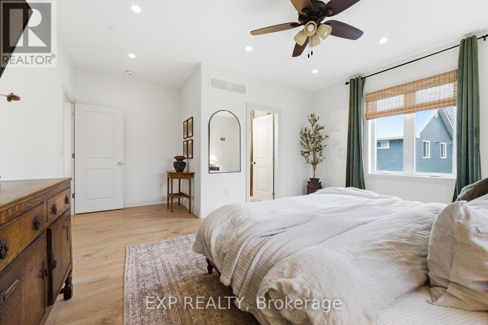 11 LIPSON AVENUE — photo 23
