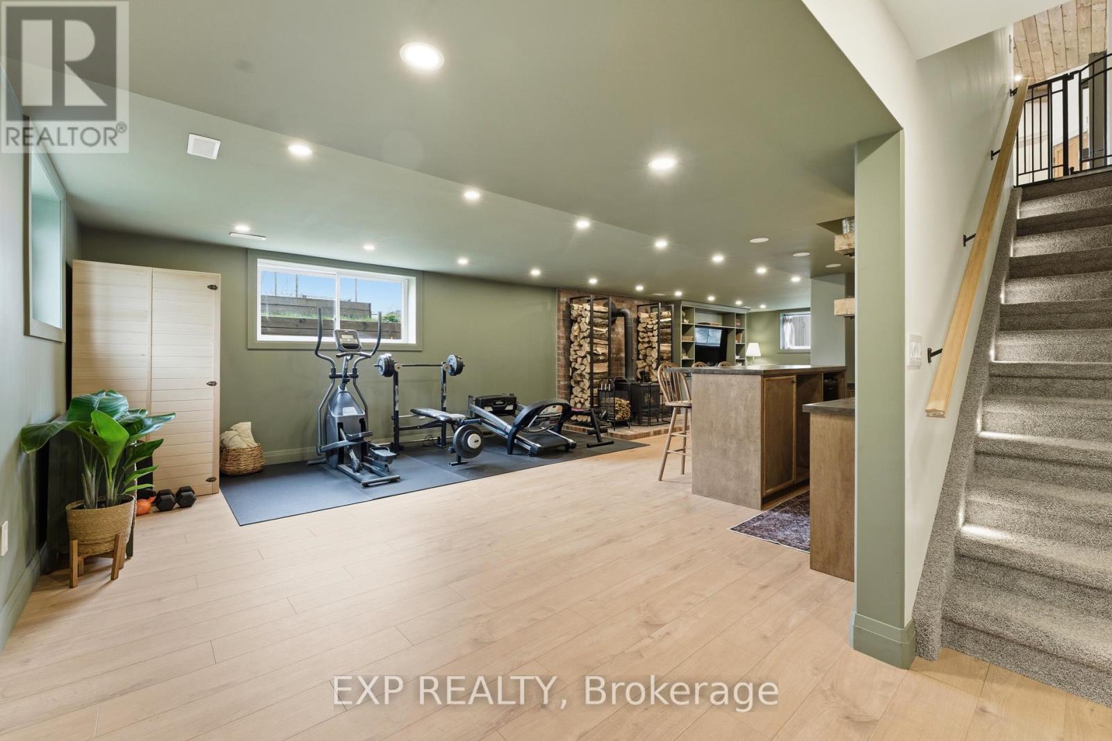 11 LIPSON AVENUE — photo 33
