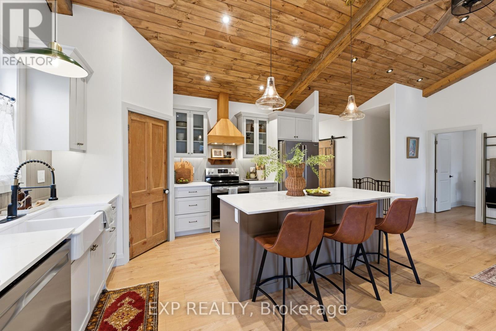 11 LIPSON AVENUE — photo 4