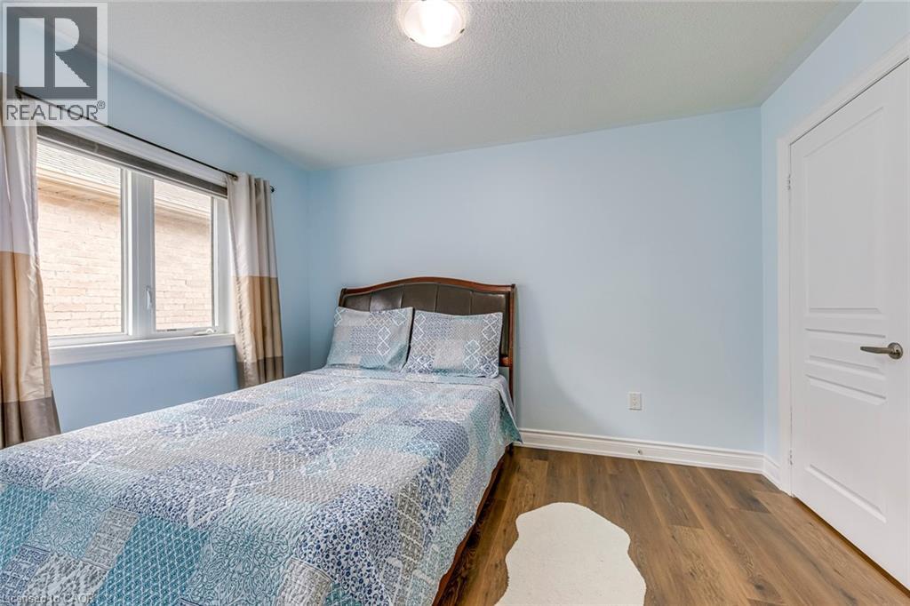 99 MCKNIGHT Avenue — photo 32