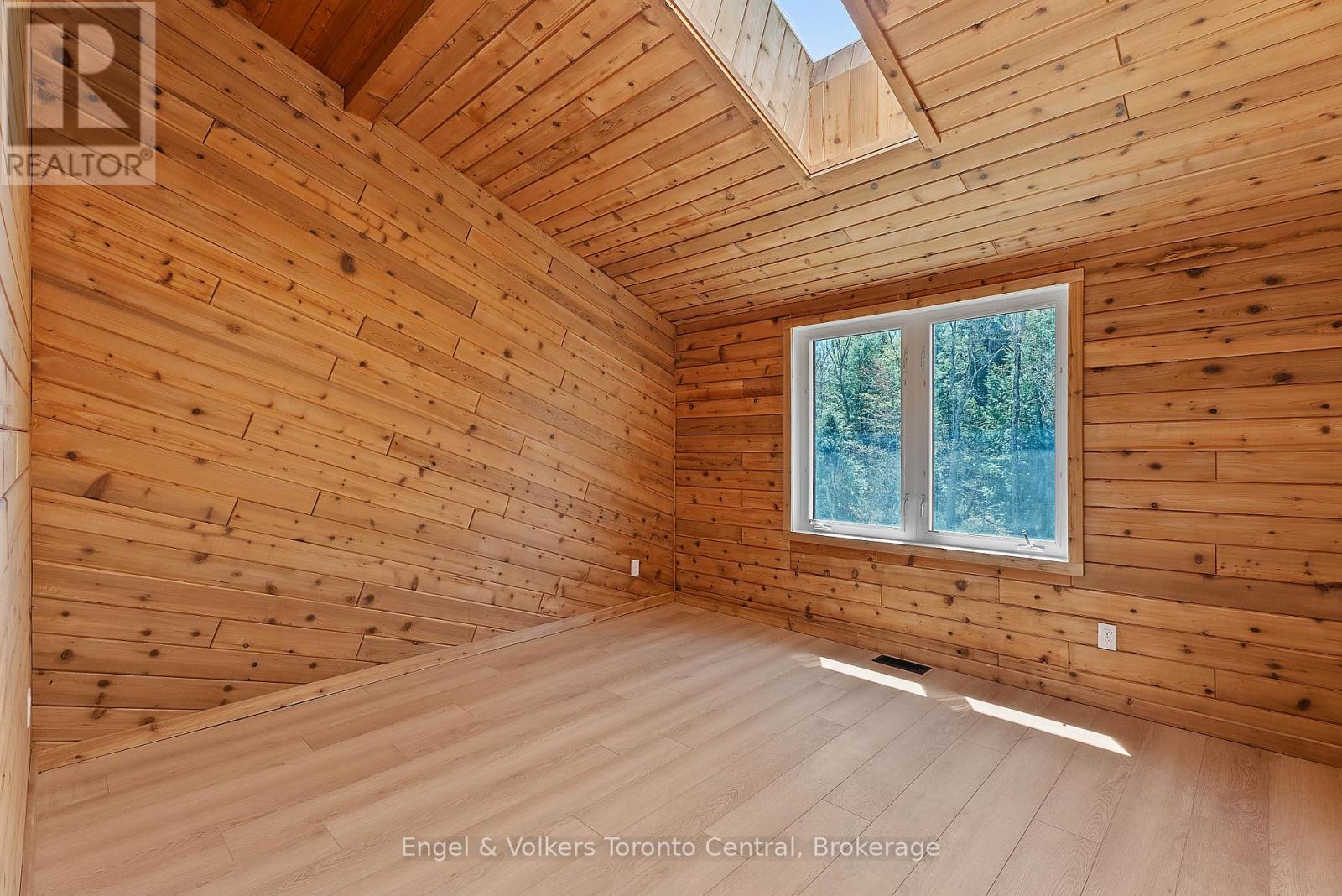 Upper cottage bedroom 2 with vaulted ceiling