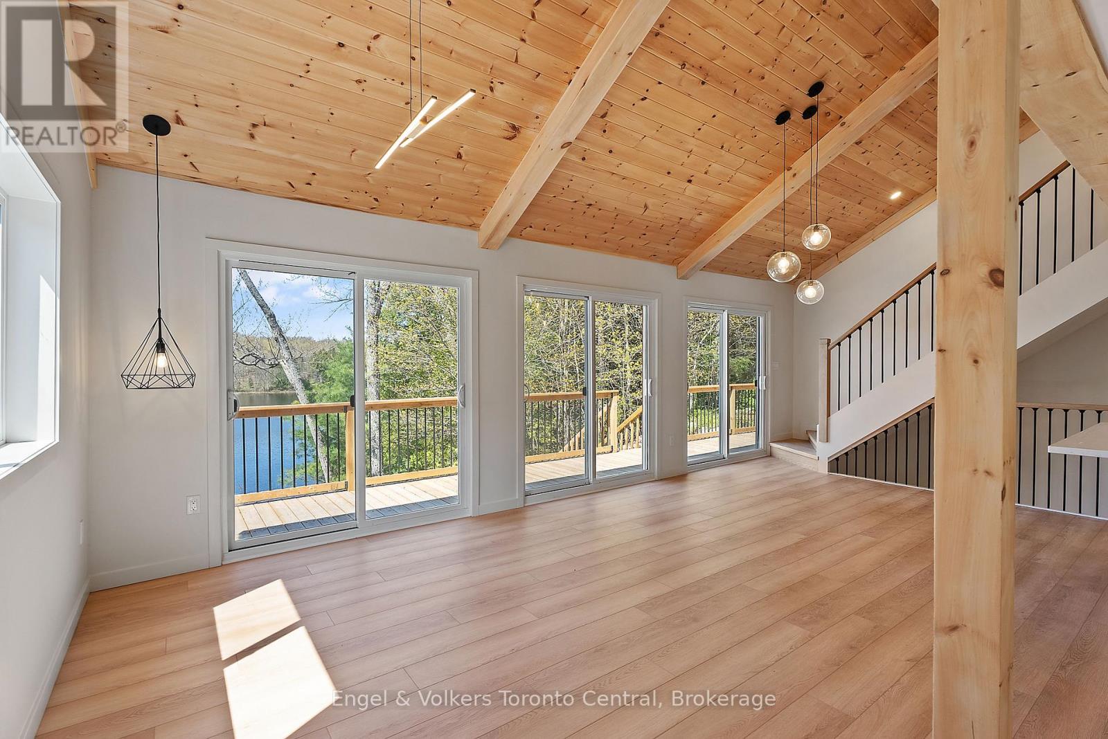 Lower Cottage main with cathedral ceilings