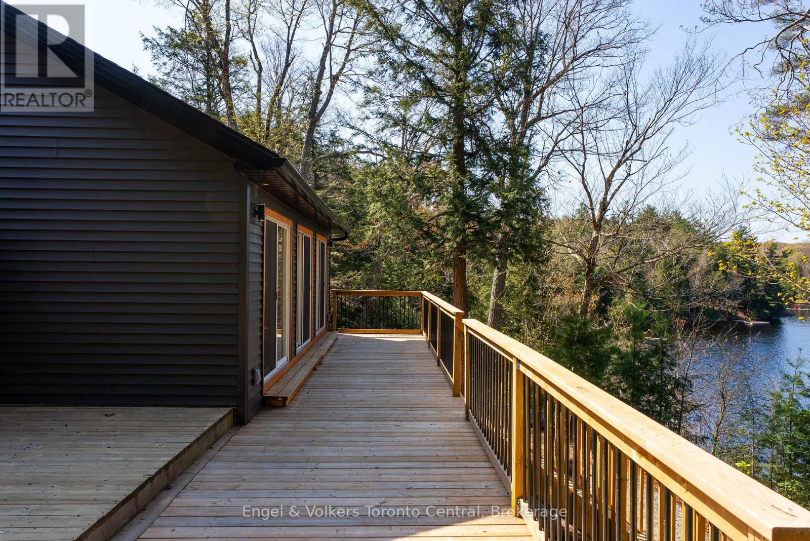Lower cottage sunset deck