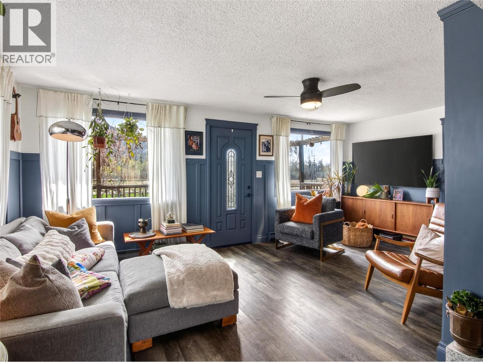 8114 River Road, Oliver