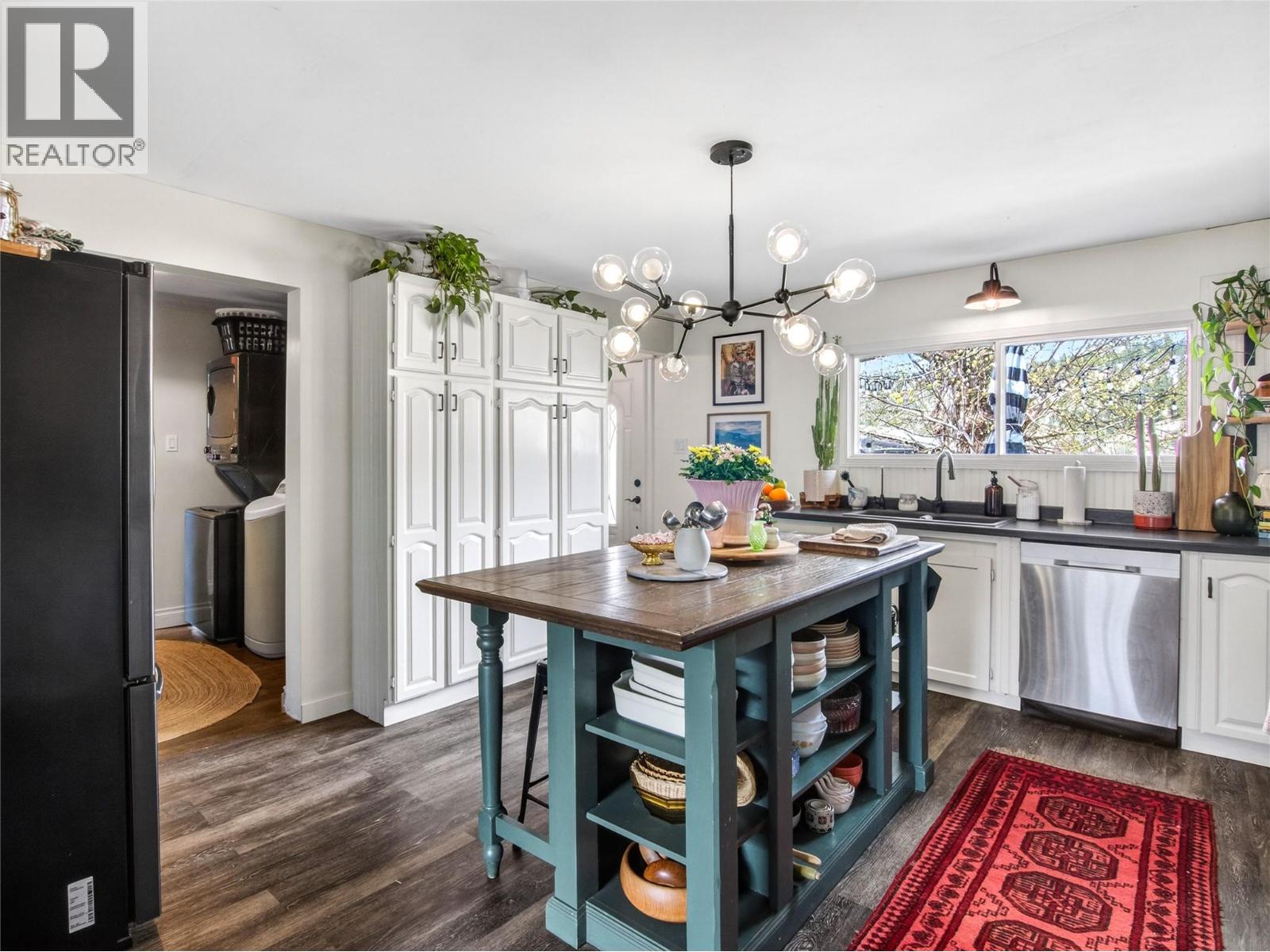 8114 River Road, Oliver