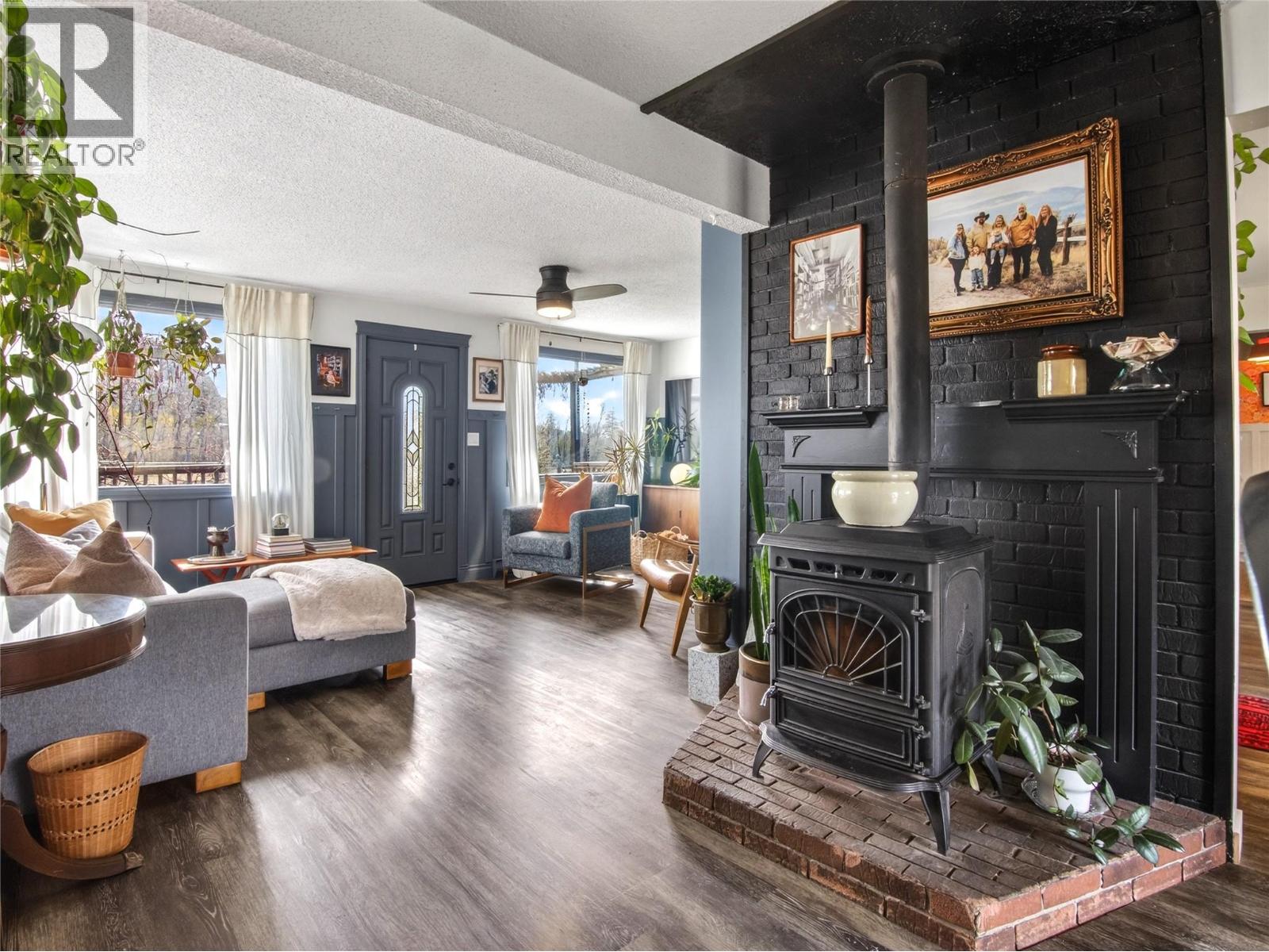 8114 River Road, Oliver