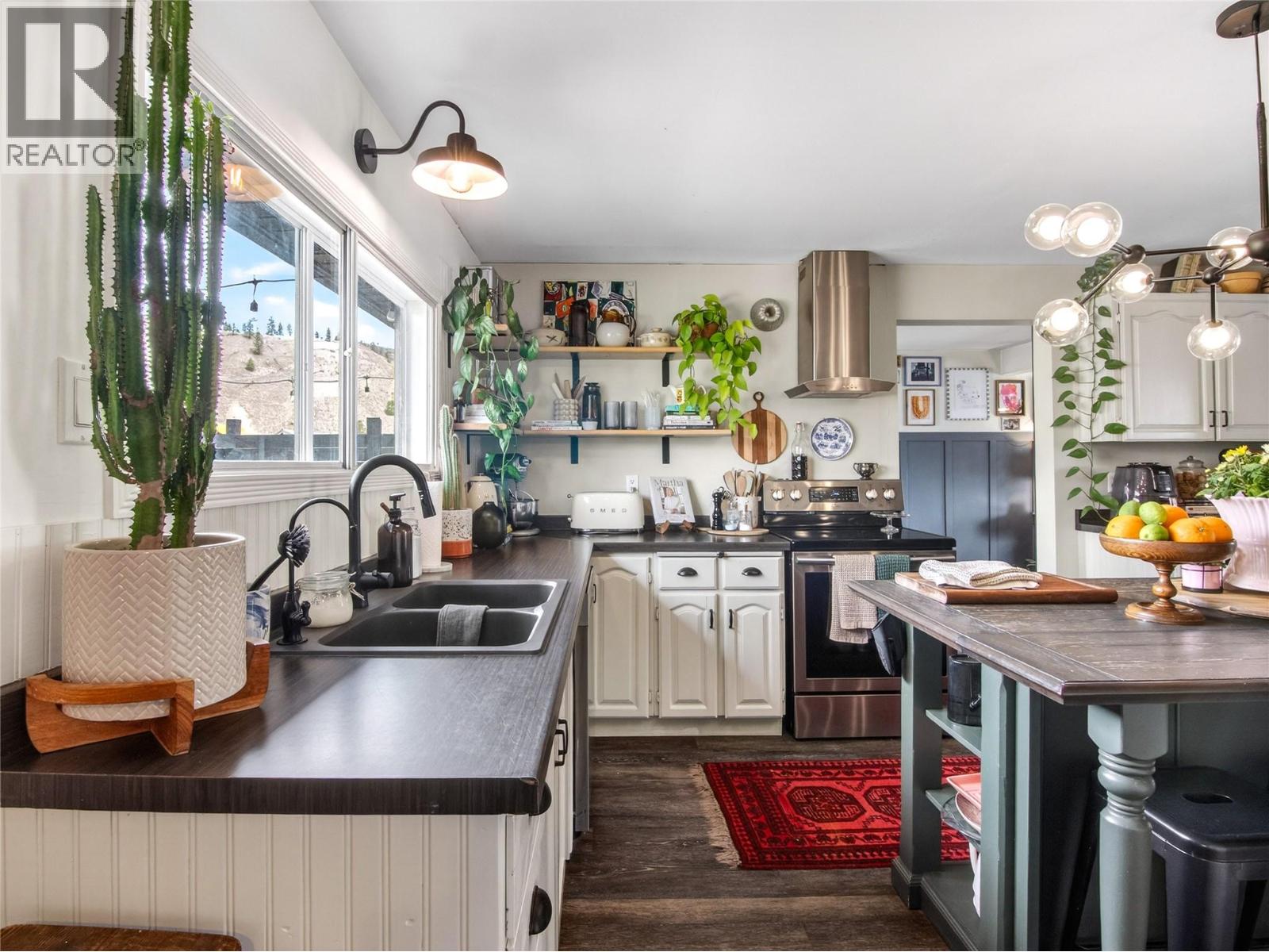 8114 River Road, Oliver