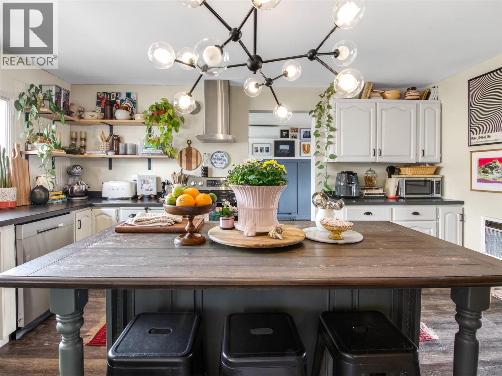 8114 River Road, Oliver