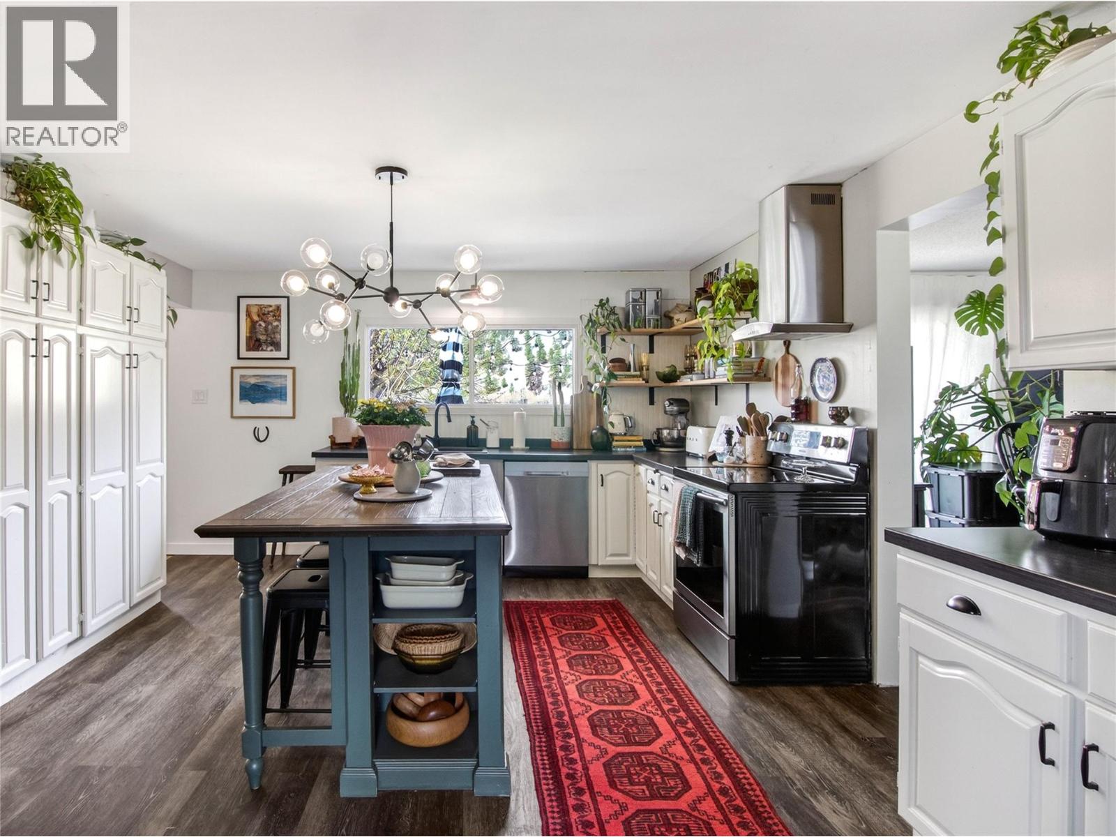 8114 River Road, Oliver