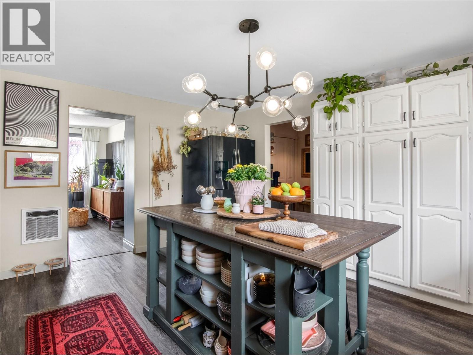 8114 River Road, Oliver