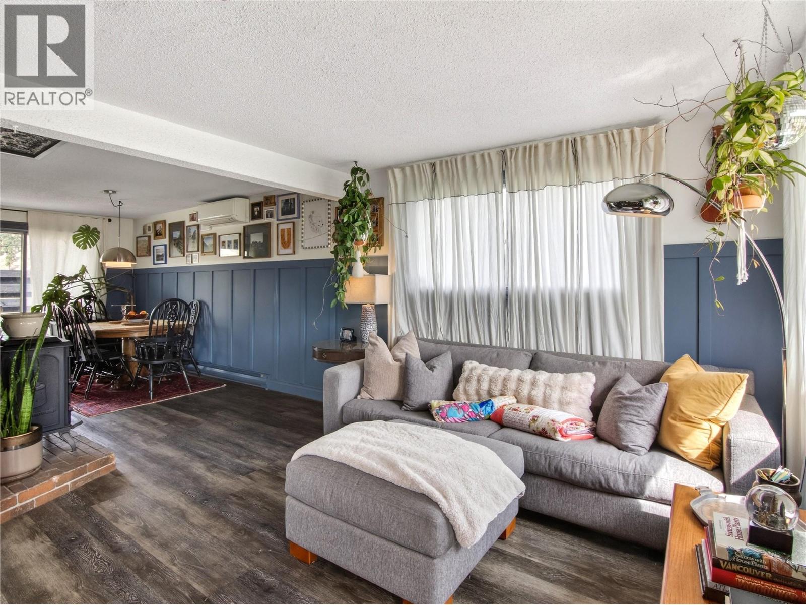 8114 River Road, Oliver