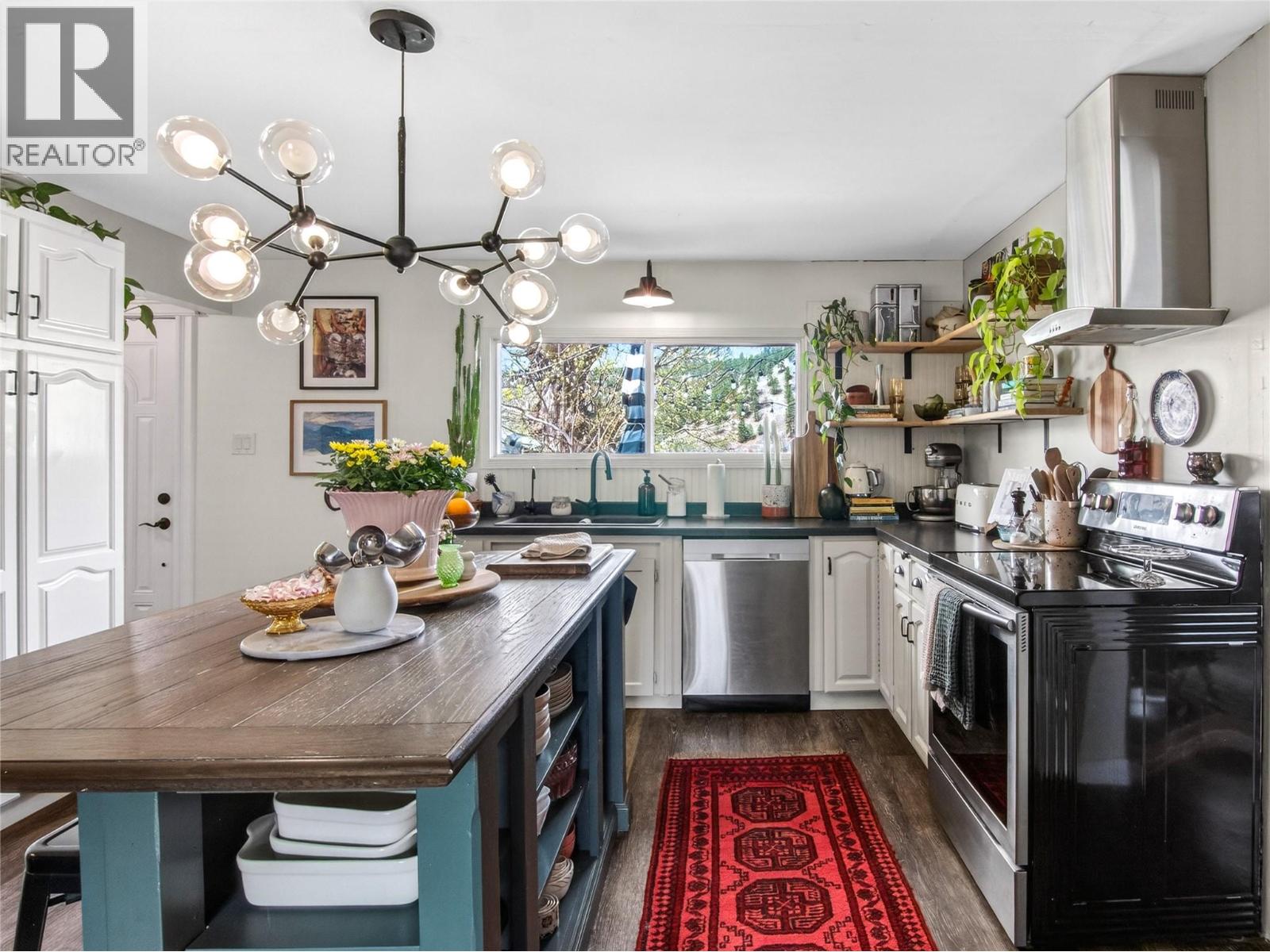 8114 River Road, Oliver