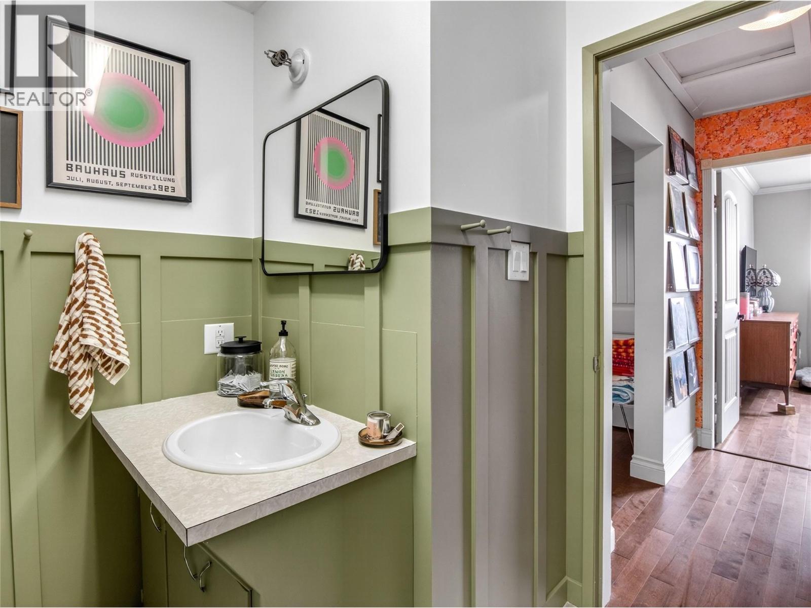 8114 River Road, Oliver