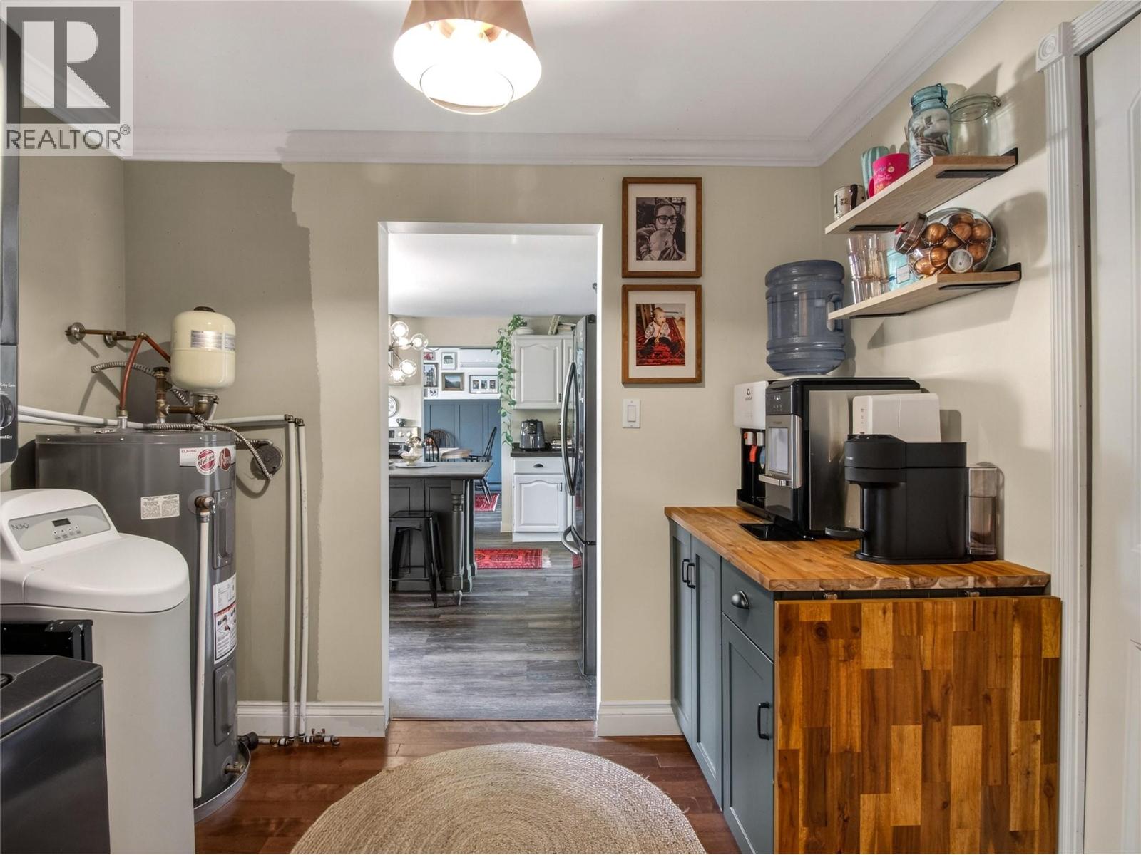 8114 River Road, Oliver