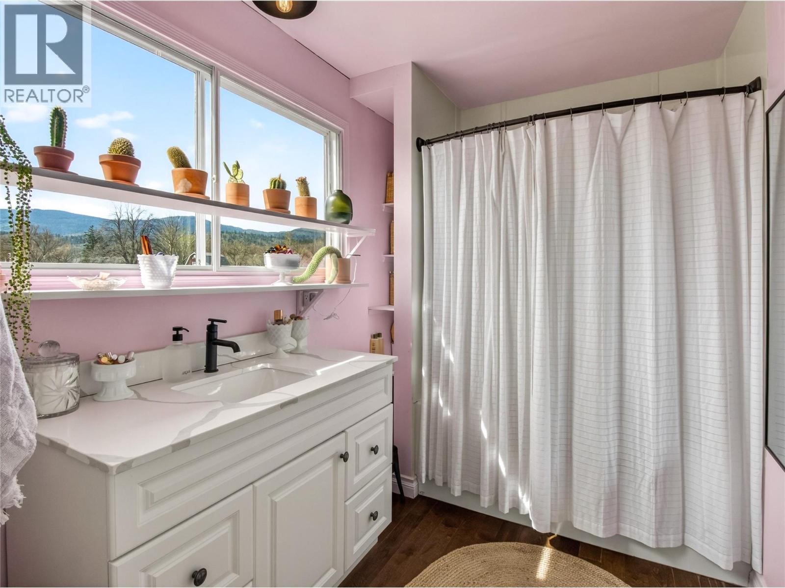 8114 River Road, Oliver