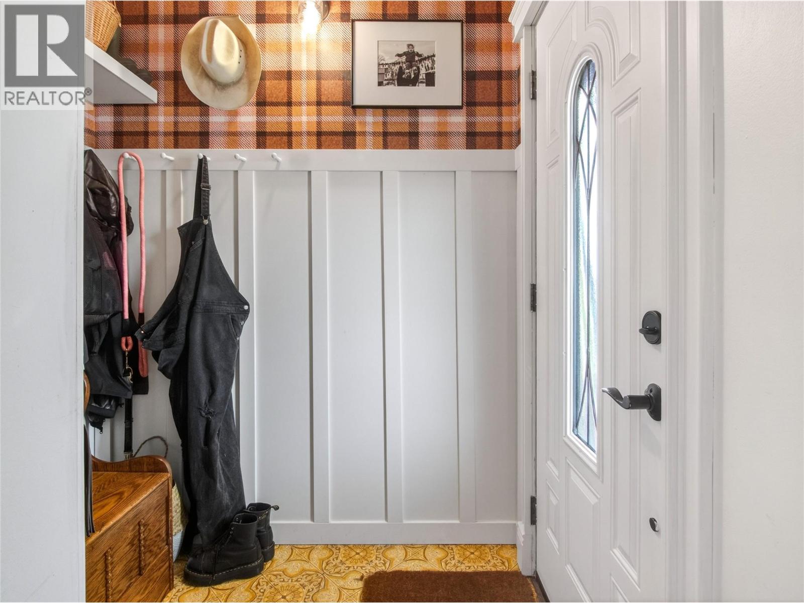 8114 River Road, Oliver