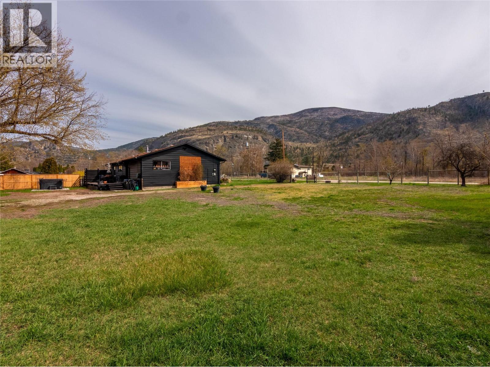 8114 River Road, Oliver