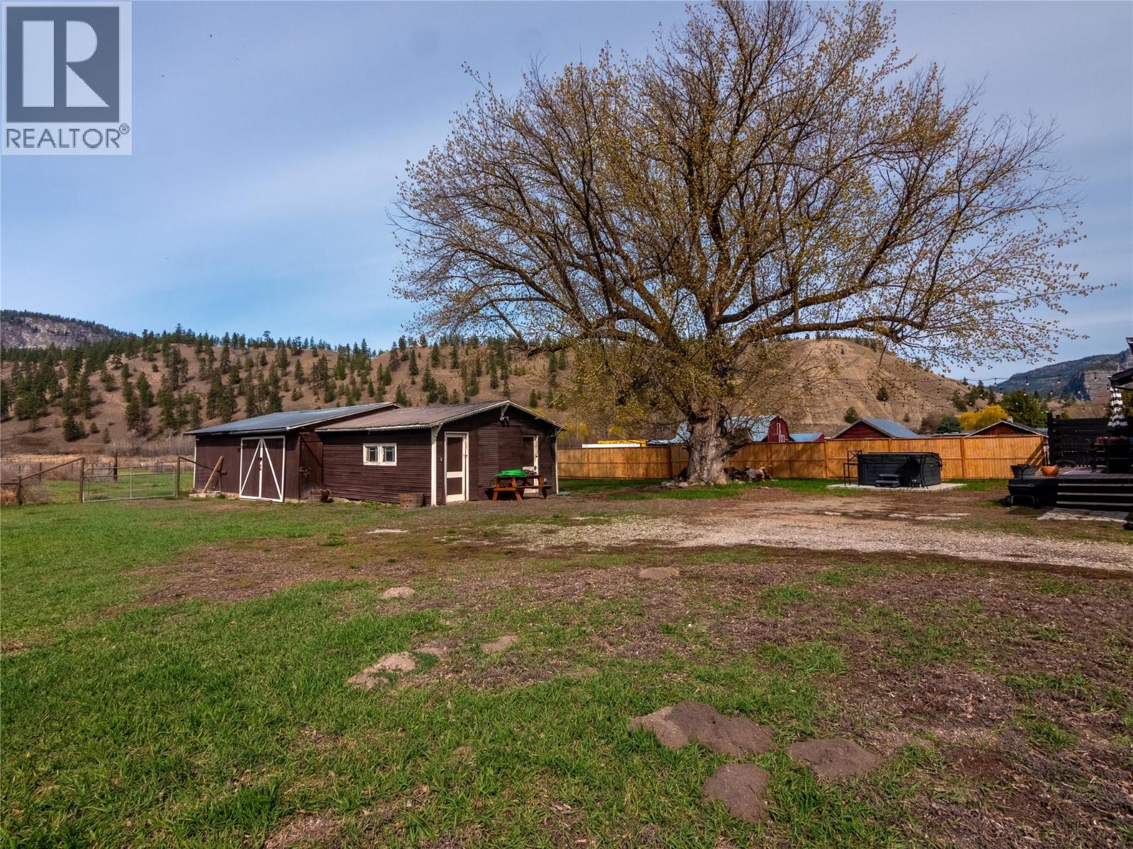 8114 River Road, Oliver