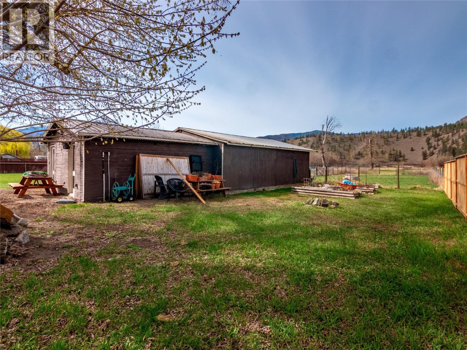 8114 River Road, Oliver