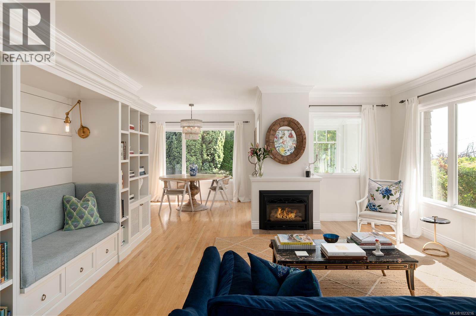 Custom storage with bench seating -perfect for reading