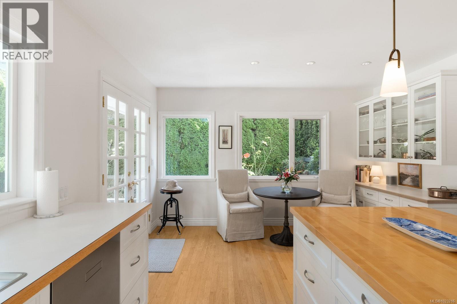 French doors leading to garden patio