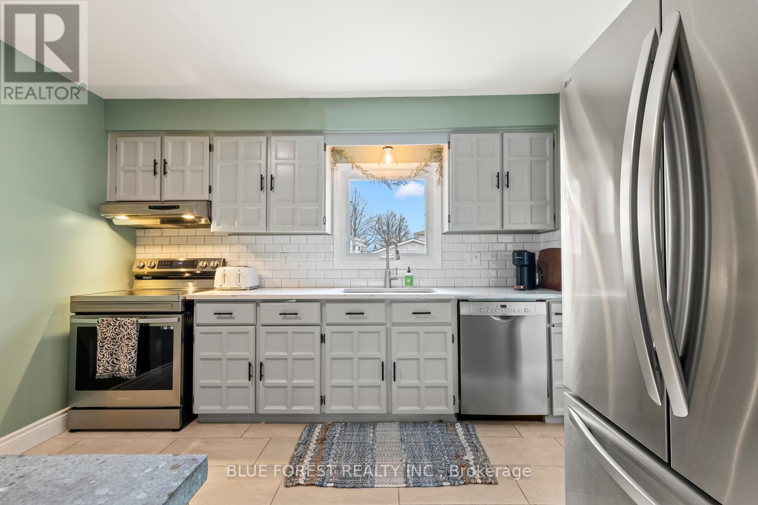 3 LACEY CRESCENT - 12