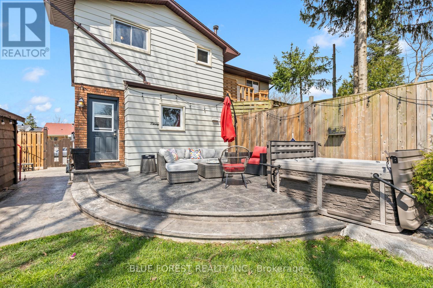 3 LACEY CRESCENT - 26