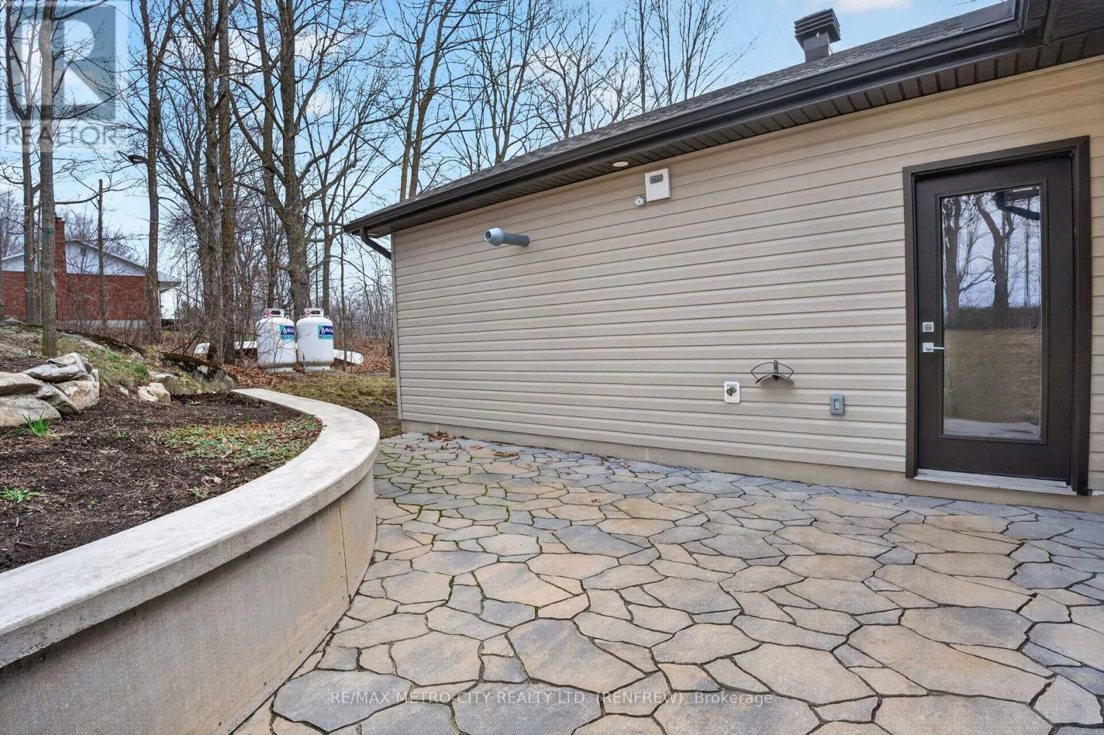 19 PALLEN ROAD - 28