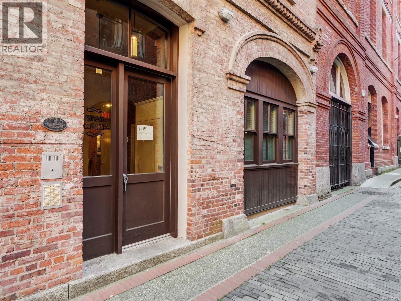 301 1315 Waddington Alley, Victoria