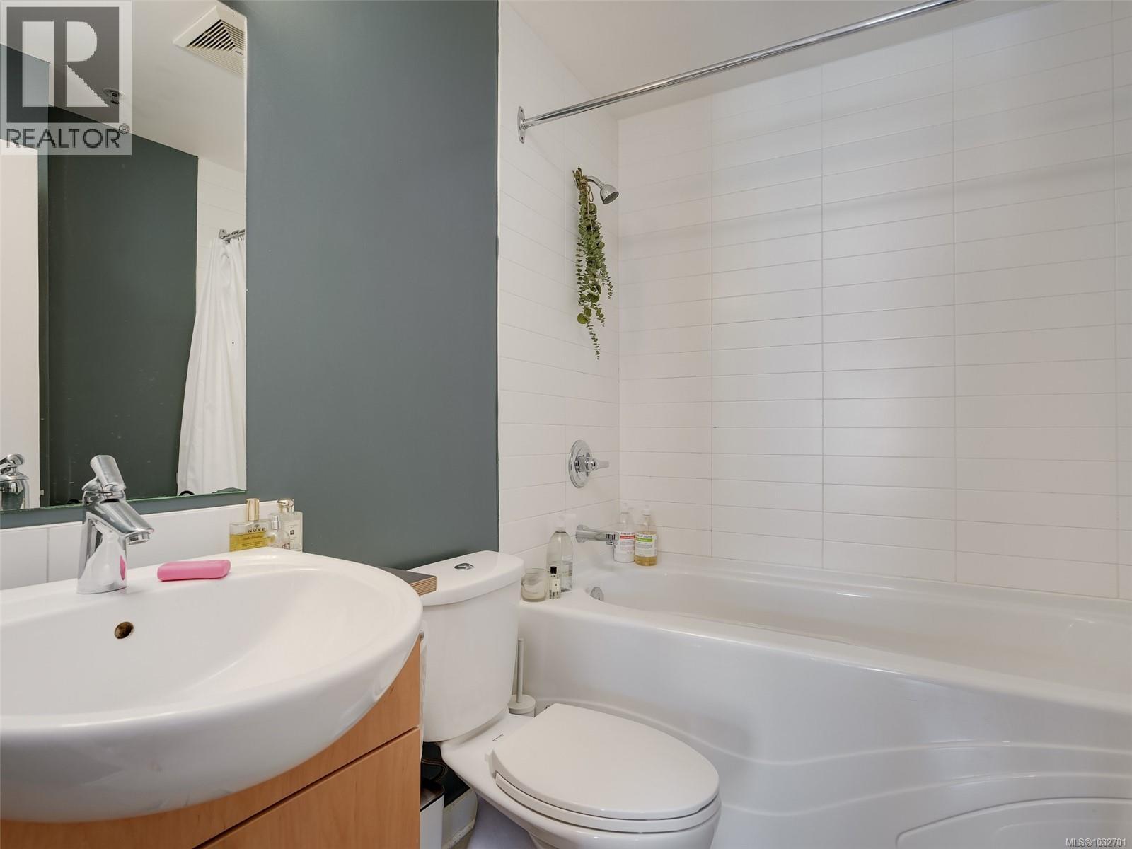 301 1315 Waddington Alley, Victoria