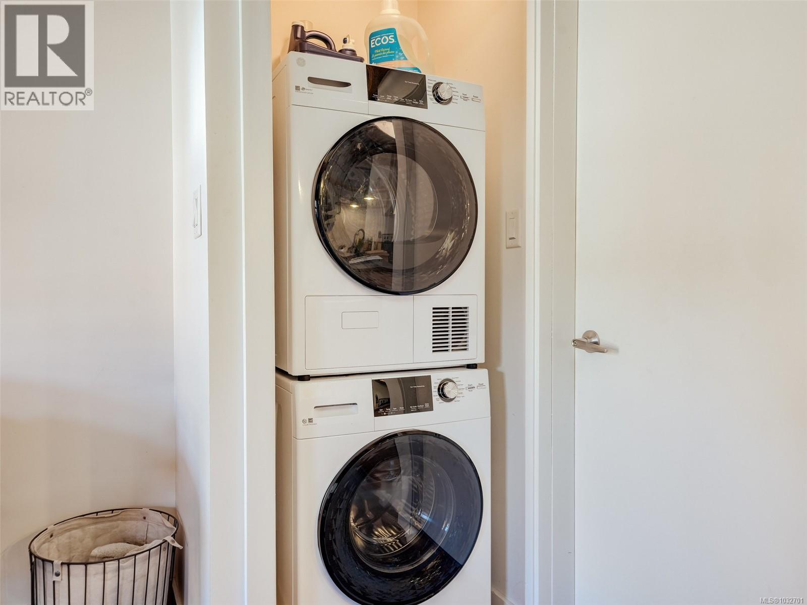 301 1315 Waddington Alley, Victoria