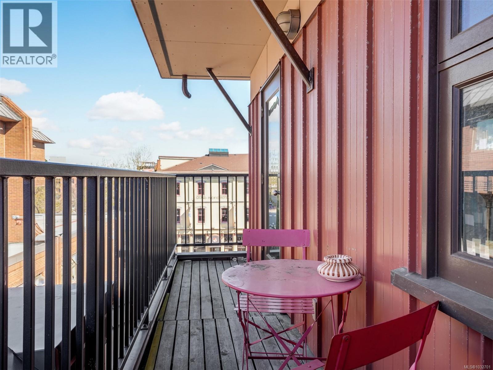 301 1315 Waddington Alley, Victoria