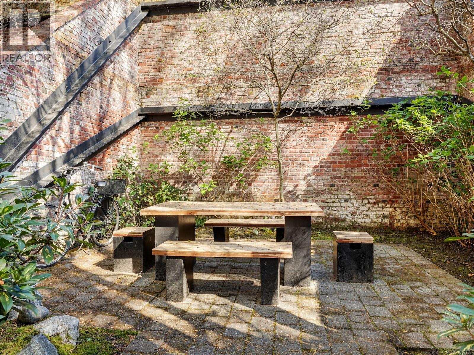 #301 1315 Waddington Alley - 21
