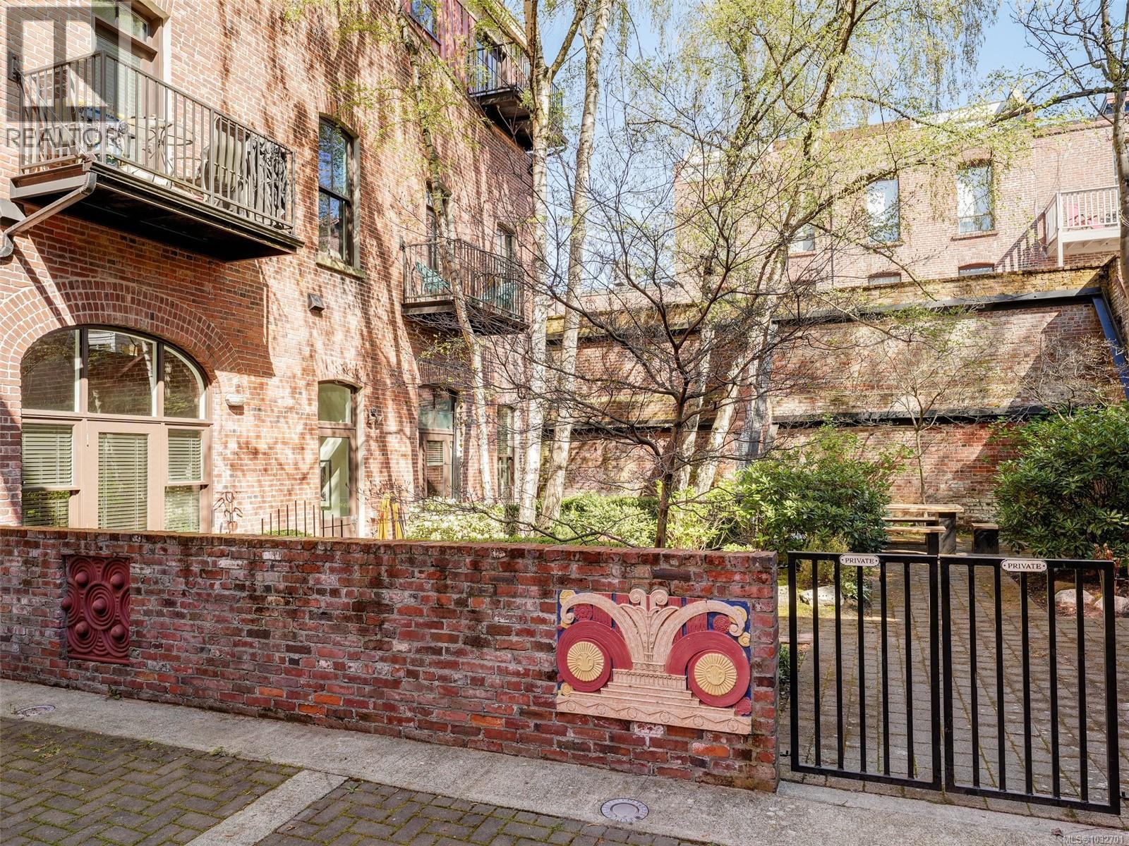 #301 1315 Waddington Alley - 22