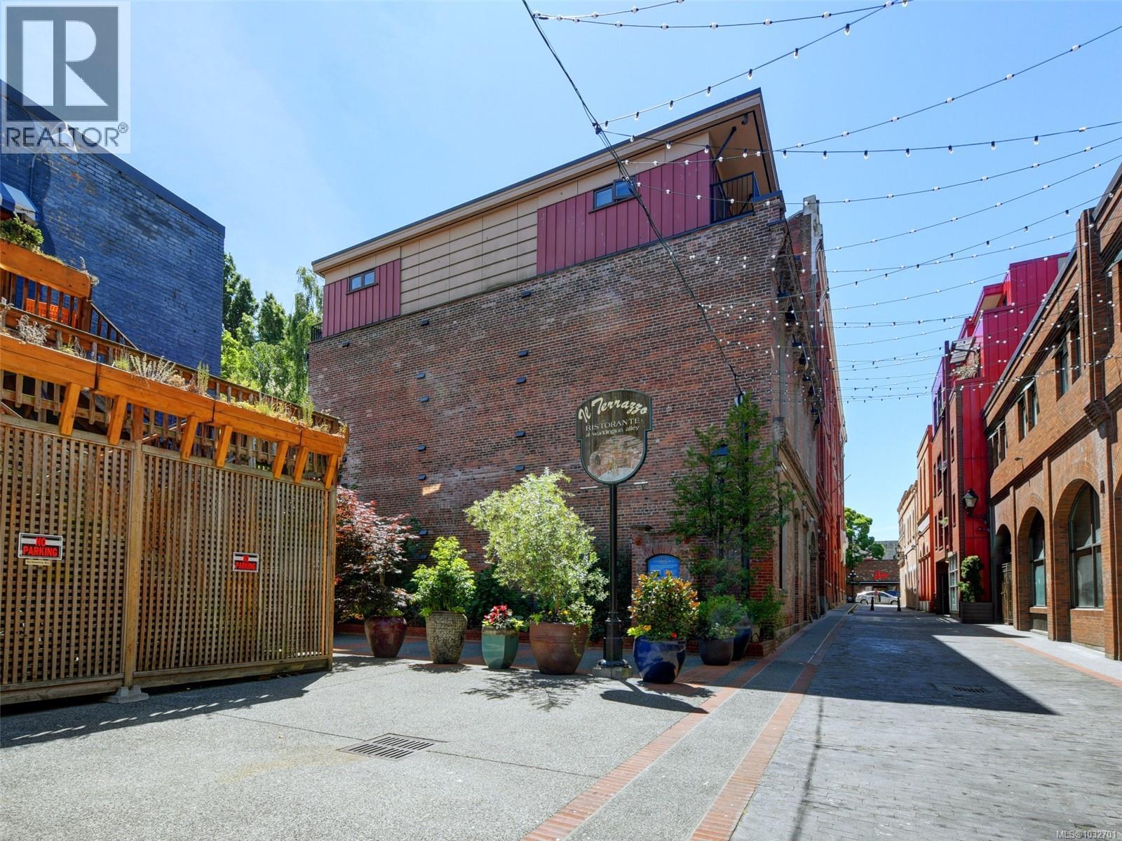 #301 1315 Waddington Alley - 24