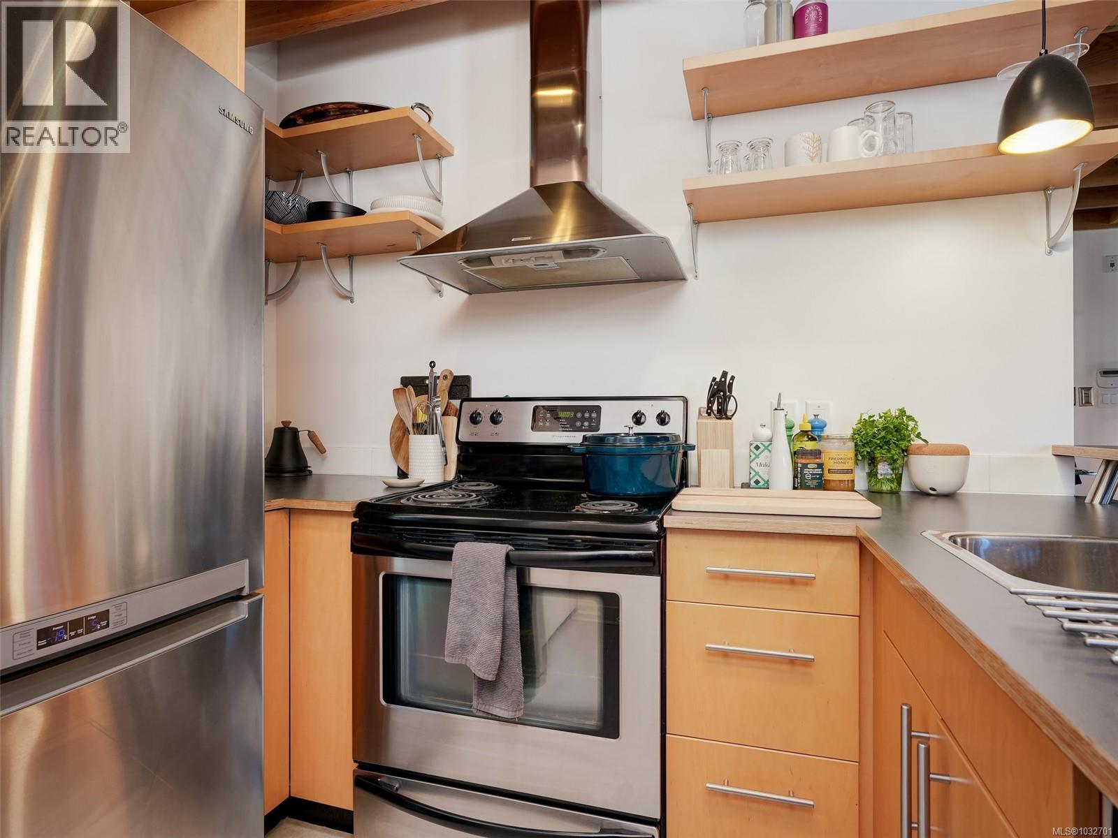 301 1315 Waddington Alley, Victoria