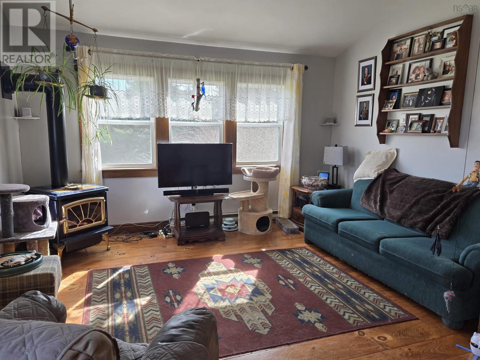 pic of main floor family rm