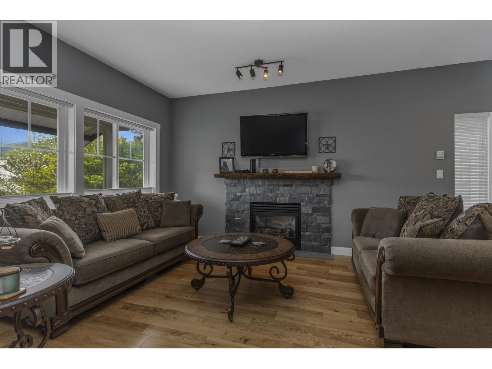 12 1800 MAMQUAM ROAD, Squamish