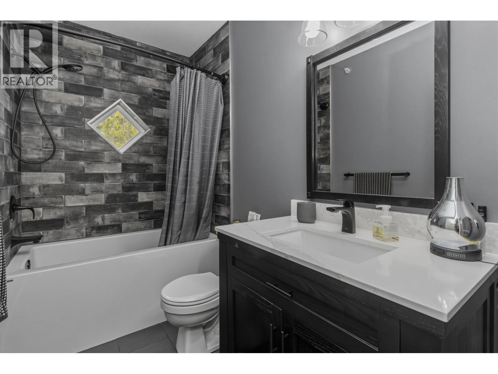 12 1800 MAMQUAM ROAD, Squamish