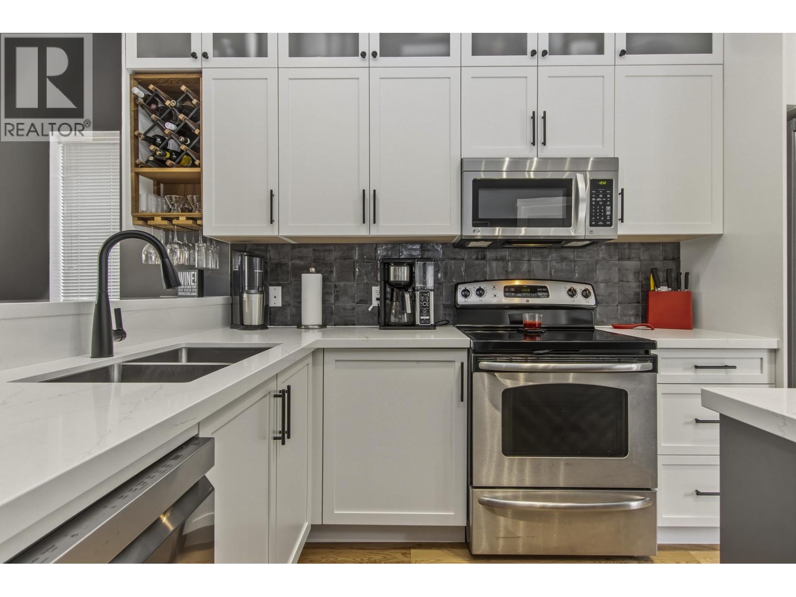 12 1800 MAMQUAM ROAD, Squamish
