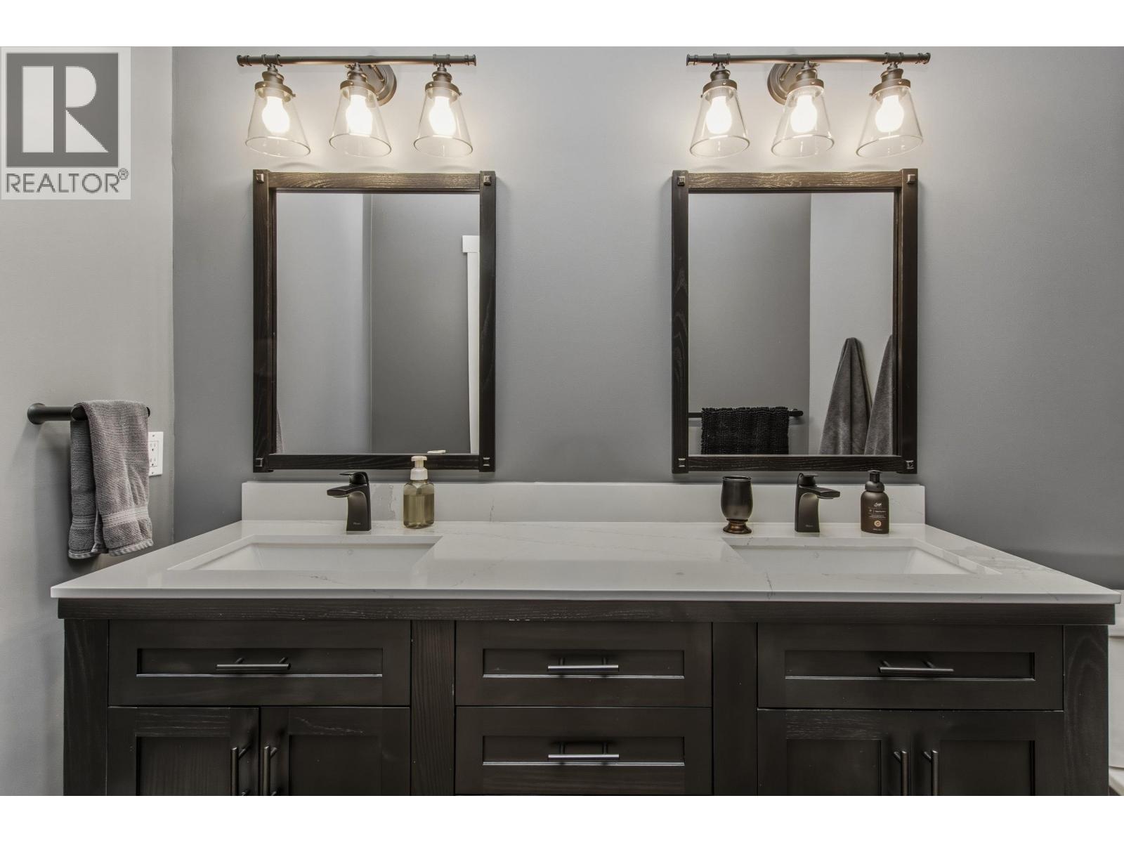 12 1800 MAMQUAM ROAD, Squamish