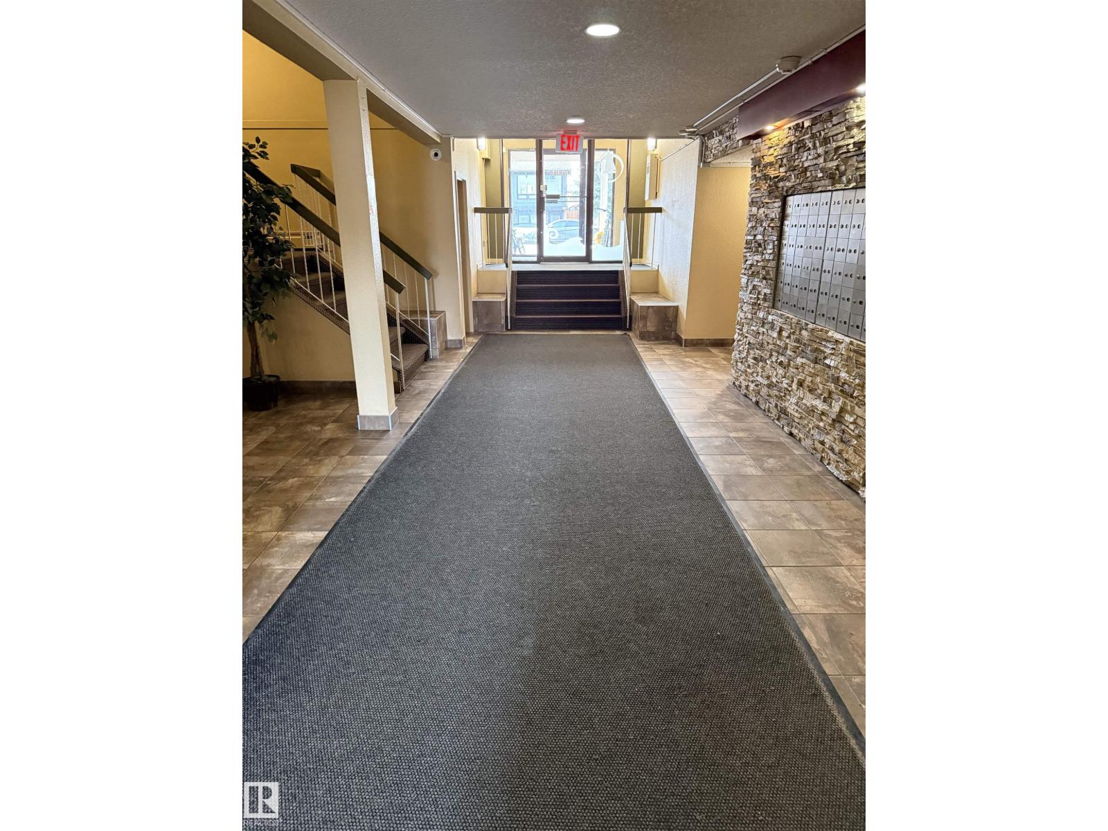 #202 3610 43 AV NW, Edmonton